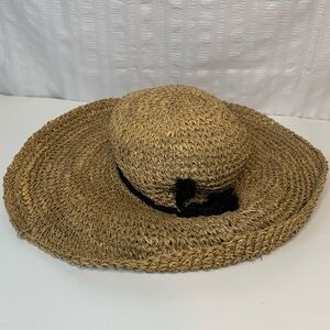Summer floppy/foldable large straw hat. Perfect for beach or pool party’s!